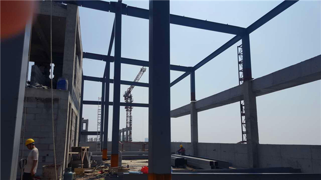 鋼結(jié)構(gòu)廠房建單層還是雙層好？